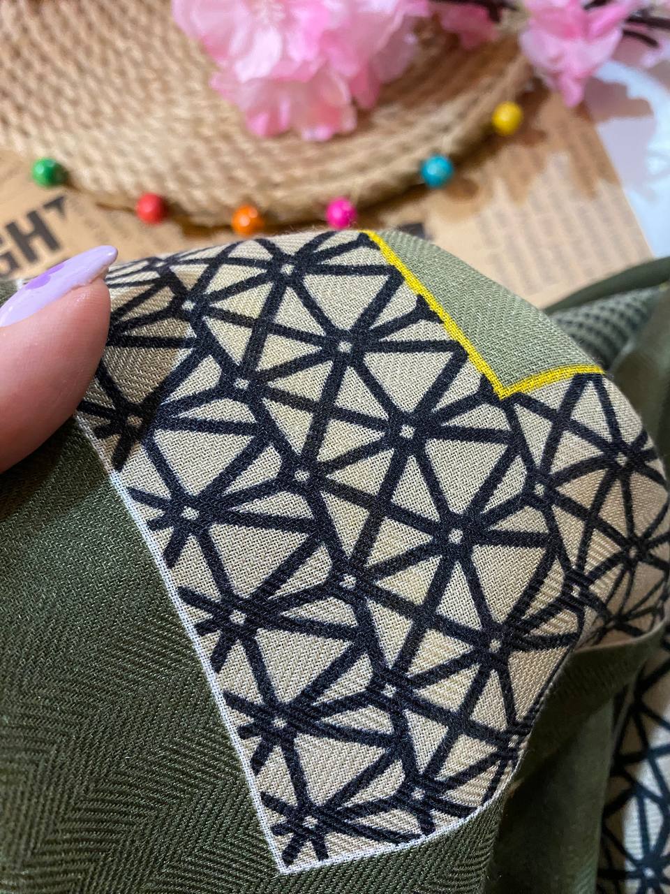 حاشیه قهوه ای